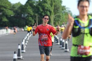 BIB: 0131
                            <button type="button" onclick="openModal(5246925)" class="btn btn-primary btn-sm float-right btn-popup" data-toggle="modal" data-target=".modal-high-quality">
                        <i class="fas fa-shopping-cart"></i> Add to Cart
                    </button>
                                            <button type="button" onclick="isThisMe(5246925, true)" class="btn btn-success btn-sm float-right btn-popup btn-isme hidden" data-toggle="tooltip" data-placement="bottom" title="นี่คือรูปของคุณใช่ไหม คลิกที่นี่เพื่อเอาเข้าอัลบั้ม">
                        <i class="fas fa-plus"></i> Add to album
                    </button>
                    <button type="button" onclick="isThisMe(5246925, false)" class="btn btn-warning btn-sm float-right btn-popup btn-isnotme hidden">
                        <i class="fas fa-ban"></i> Remove from album
                    </button>